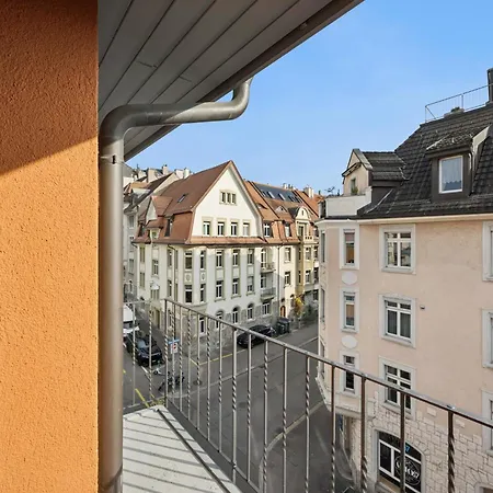 - Crown 45 * Ζυρίχη